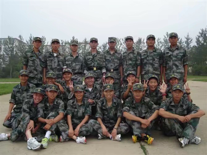 07王坤與國家青年隊隊友一起接受軍訓.JPG