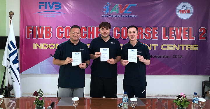 1. 馬央（左起）、楊以杰和陳紹恩獲國際二級排球教練資格_副本.jpg